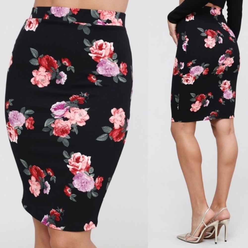 🌸 Floral Pencil Skirt 🌺 - Picture 2 of 6